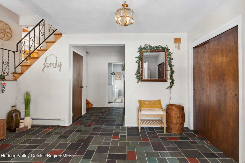 15 Royal Oak Road, Stone Ridge, NY 12484 - Photo 5 of 35