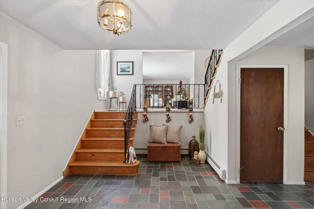 15 Royal Oak Road, Stone Ridge, NY 12484 - Photo 6 of 35