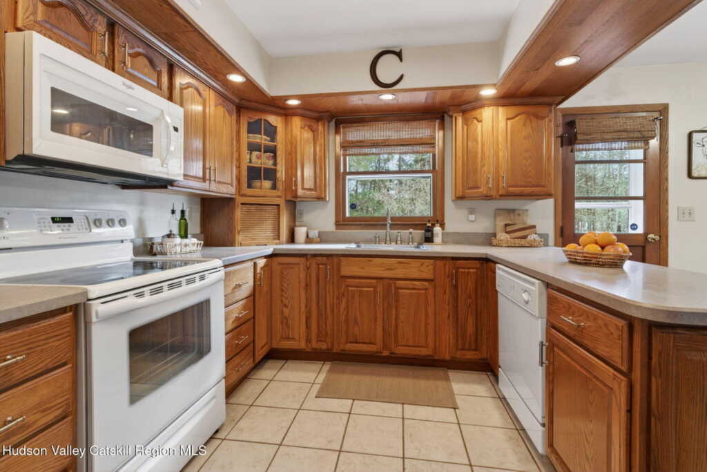 15 Royal Oak Road, Stone Ridge, NY 12484 - Photo 7 of 35