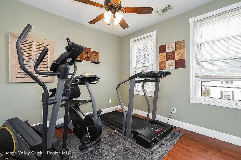 213 Elmendorf Street, Kingston, NY 12401 - Photo 12 of 20