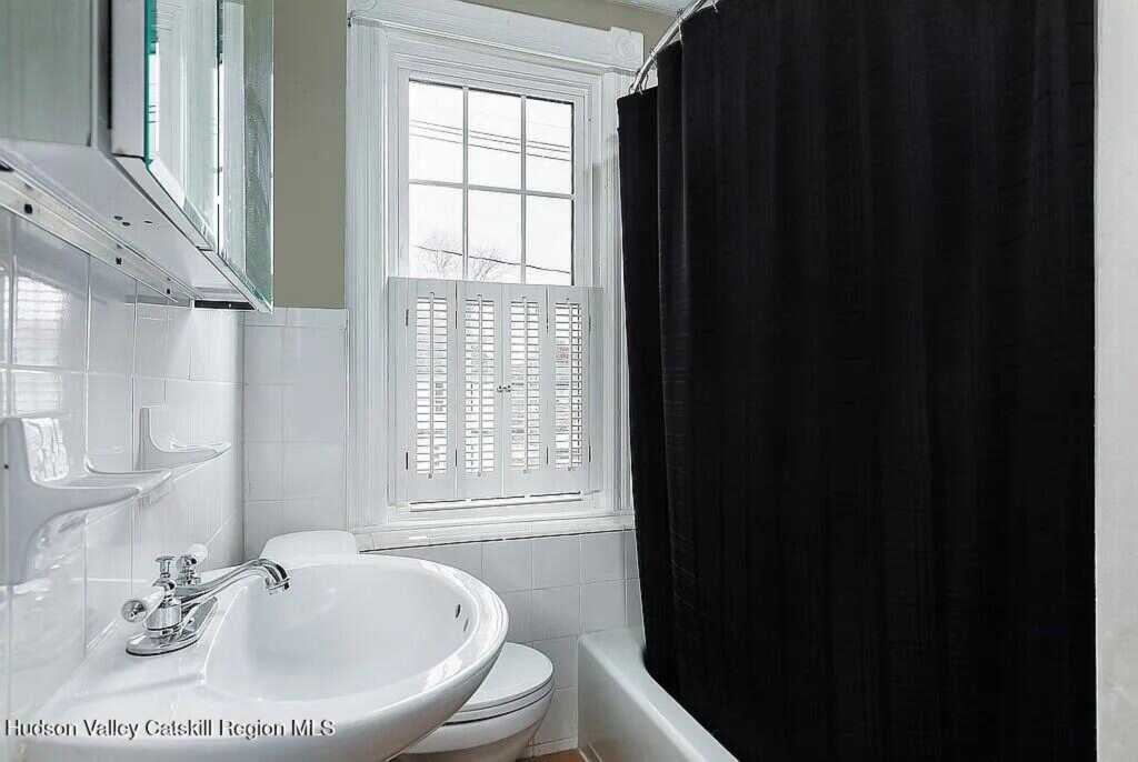 213 Elmendorf Street, Kingston, NY 12401 - Photo 13 of 20