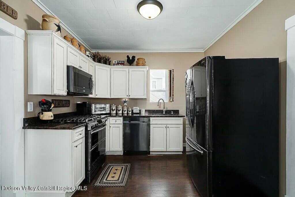 213 Elmendorf Street, Kingston, NY 12401 - Photo 6 of 20