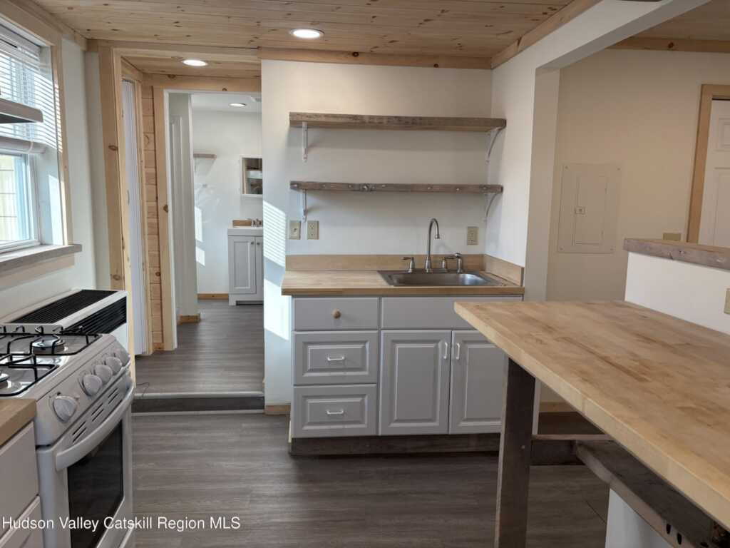 18 Market Street, Unit #2, Saugerties, NY 12477 - Photo 4 of 8