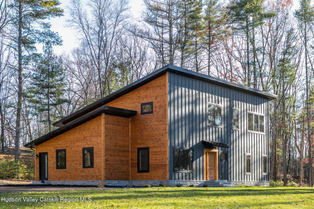 33 Betten Court, Saugerties, NY 12477