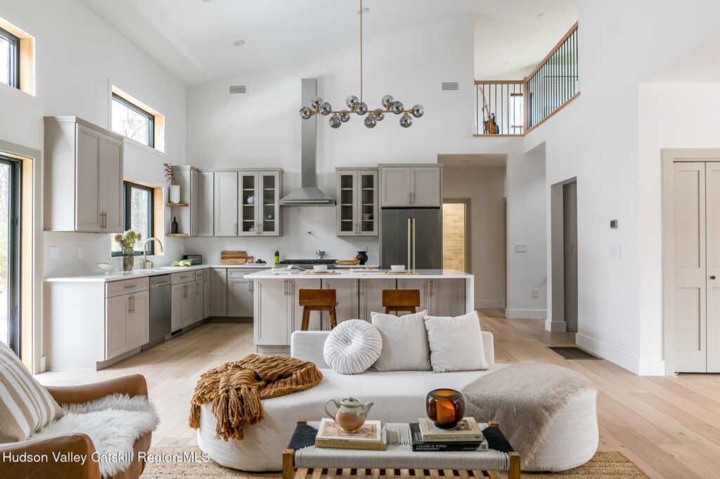 33 Betten Court, Saugerties, NY 12477 - Photo 2 of 27