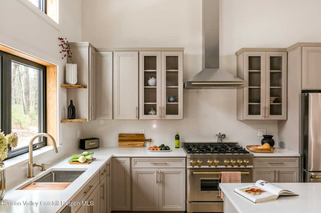 33 Betten Court, Saugerties, NY 12477 - Photo 4 of 27