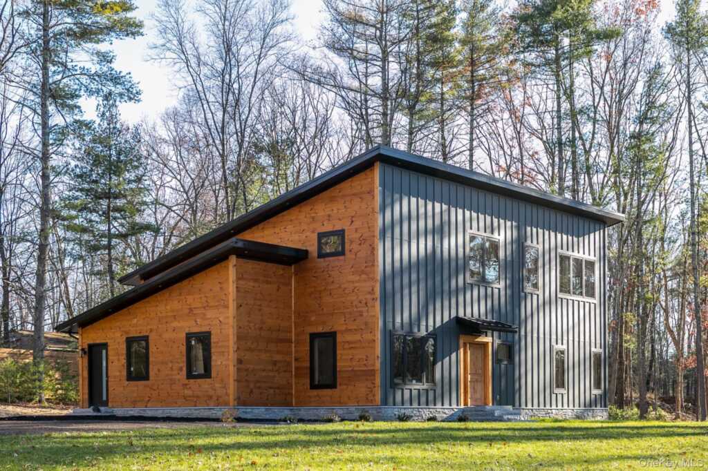 33 Betten Court, Saugerties, NY 12477