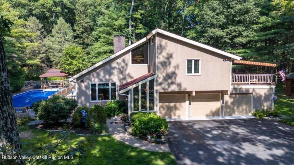 68 Tall Oaks Drive, Kingston, NY 12401