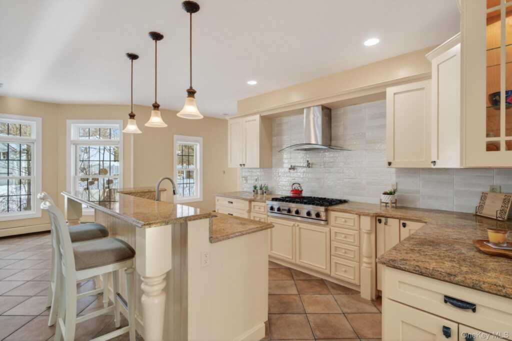 30 Alison Court, Kingston, NY 12401 - Photo 10 of 50