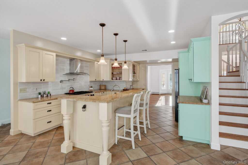 30 Alison Court, Kingston, NY 12401 - Photo 6 of 50