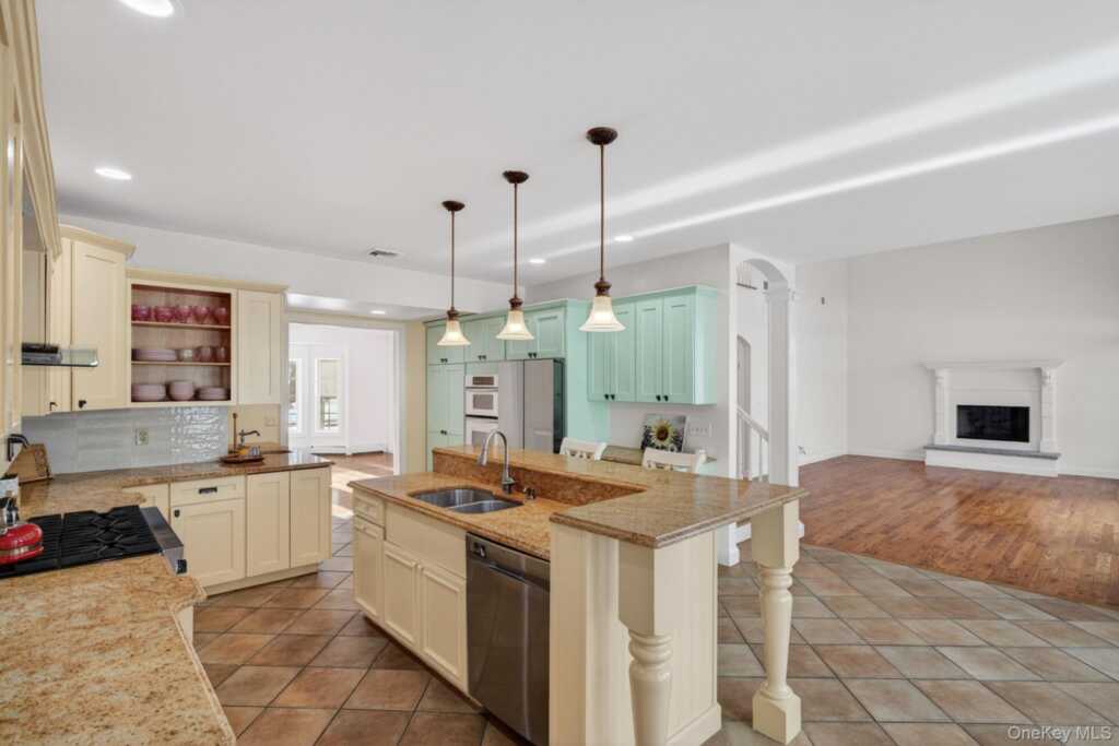 30 Alison Court, Kingston, NY 12401 - Photo 9 of 50