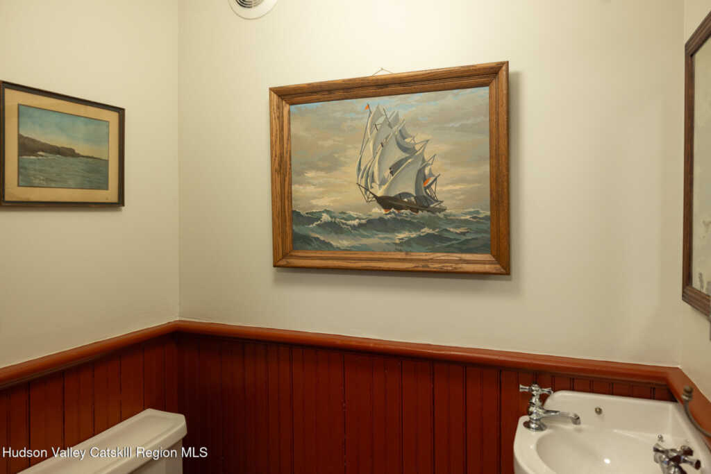 110 Clinton Avenue, Kingston, NY 12401 - Photo 19 of 50