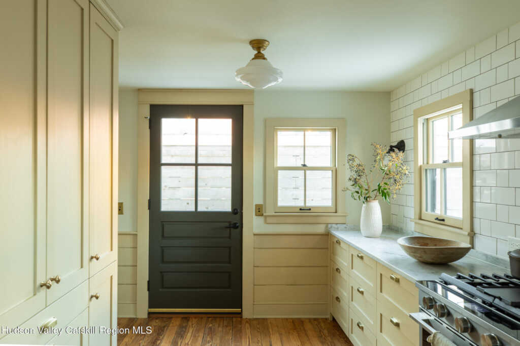 110 Clinton Avenue, Kingston, NY 12401 - Photo 23 of 50