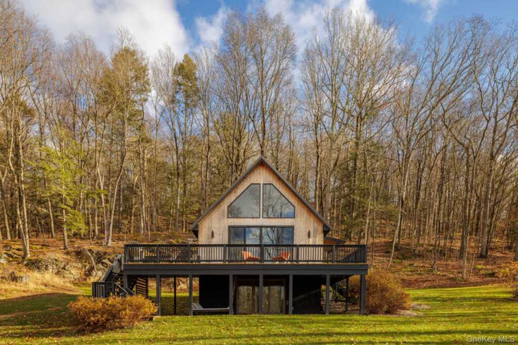 407 White Schoolhouse Road, Rhinebeck, NY 12572