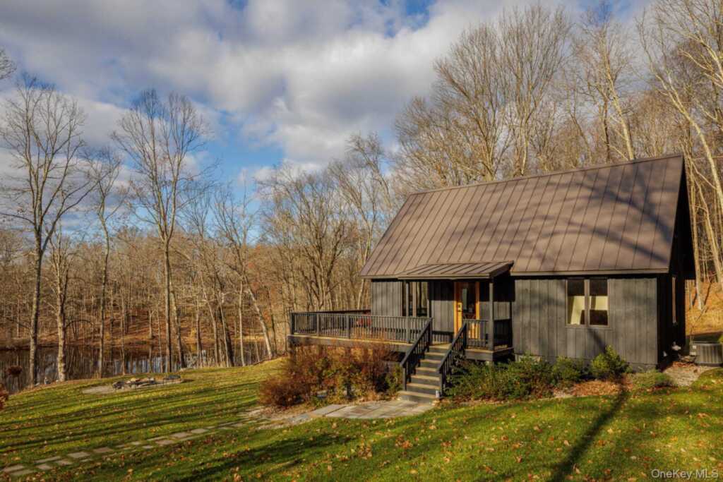 407 White Schoolhouse Road, Rhinebeck, NY 12572 - Photo 13 of 17