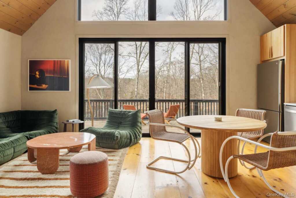 407 White Schoolhouse Road, Rhinebeck, NY 12572 - Photo 2 of 17