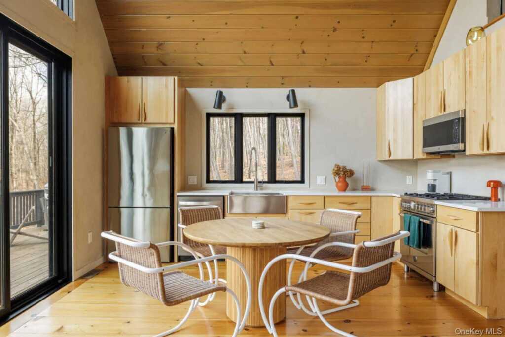 407 White Schoolhouse Road, Rhinebeck, NY 12572 - Photo 3 of 17