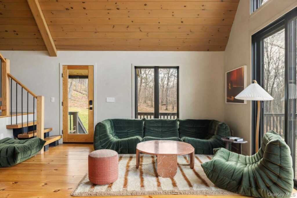 407 White Schoolhouse Road, Rhinebeck, NY 12572 - Photo 4 of 17