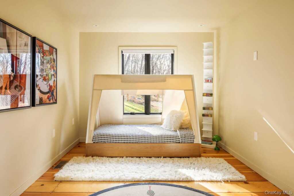 407 White Schoolhouse Road, Rhinebeck, NY 12572 - Photo 9 of 17