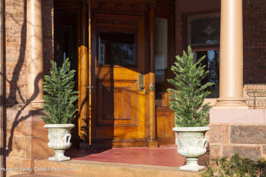 77 Chestnut Street, Kingston, NY 12401 - Photo 4 of 50