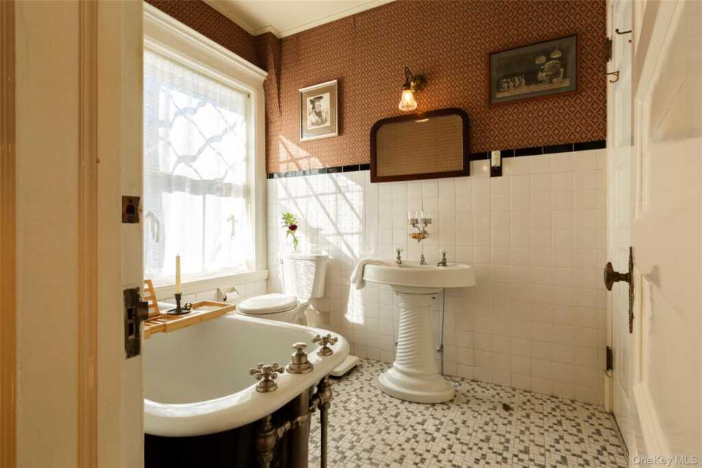 77 W Chestnut Street, Kingston, NY 12401 - Photo 37 of 50