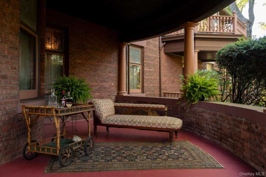 77 W Chestnut Street, Kingston, NY 12401 - Photo 4 of 50