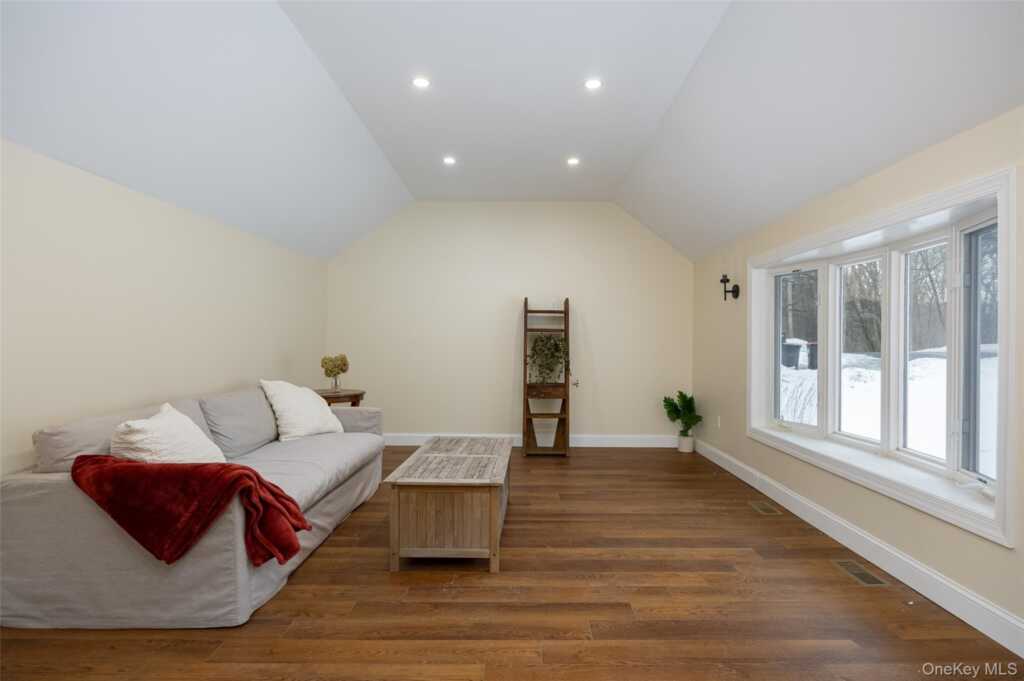 534-536 River Road, Rhinebeck, NY 12572 - Photo 3 of 37