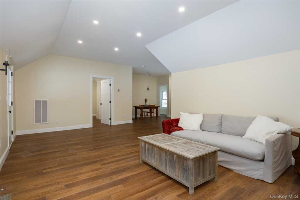 534-536 River Road, Rhinebeck, NY 12572 - Photo 4 of 37