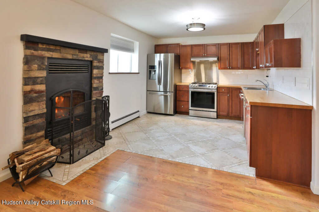 241 Third Avenue, Kingston, NY 12401 - Photo 11 of 43