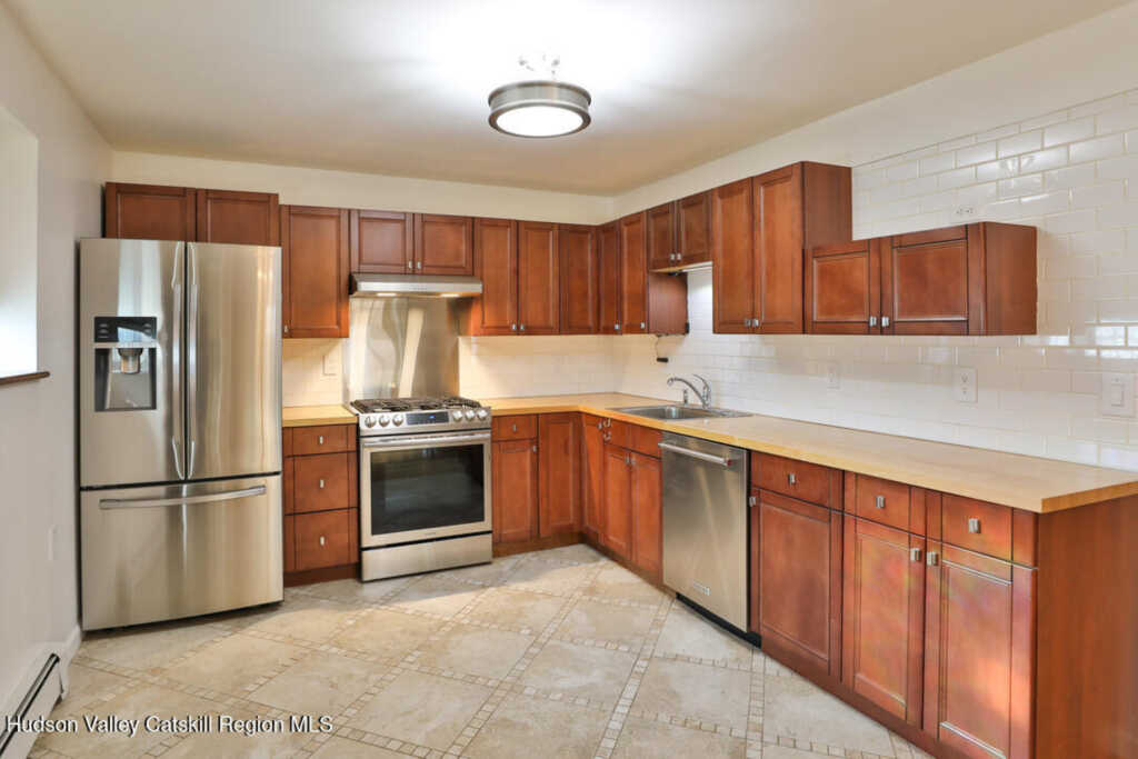 241 Third Avenue, Kingston, NY 12401 - Photo 12 of 43