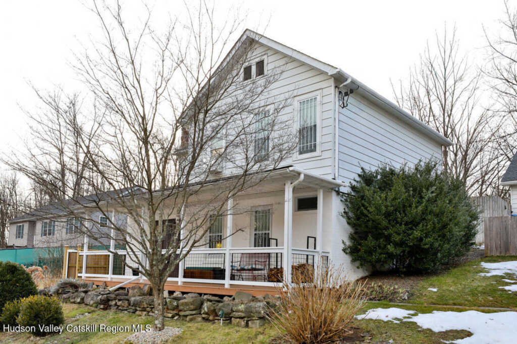 241 Third Avenue, Kingston, NY 12401 - Photo 4 of 43