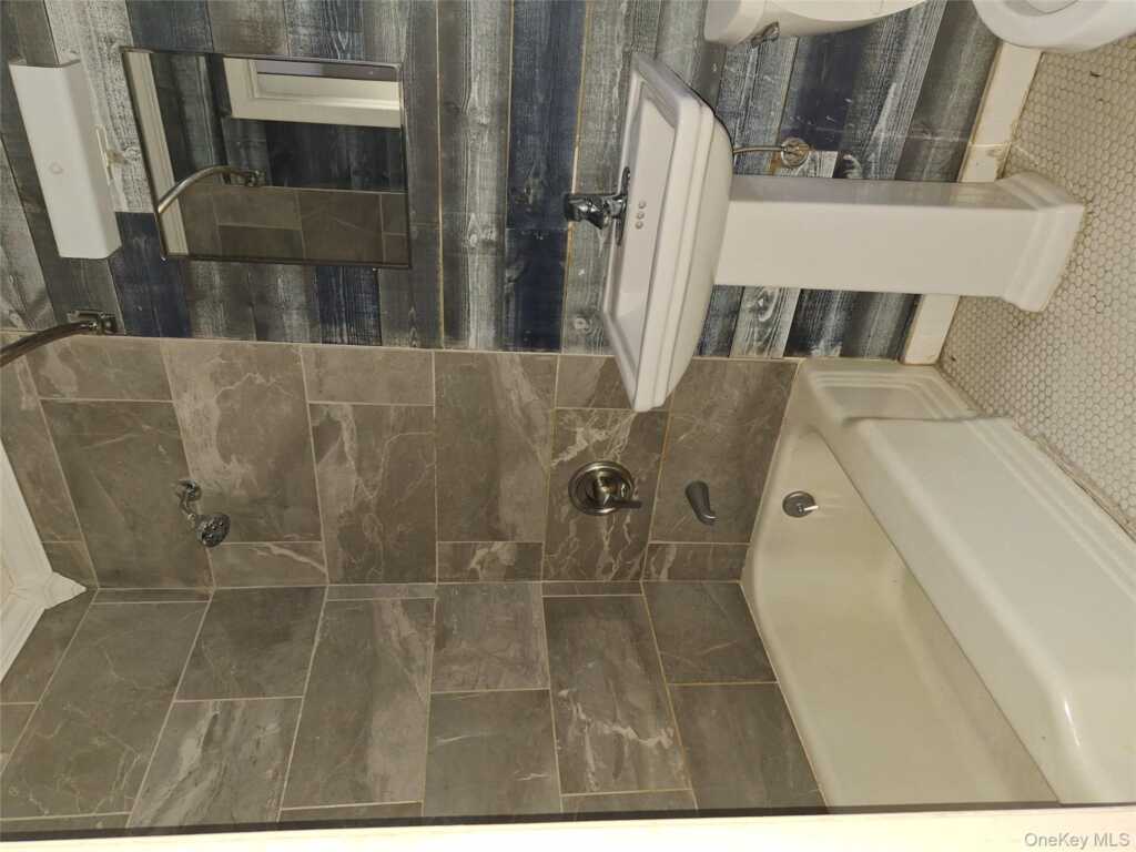 343 Washington Avenue, Unit #1, Kingston, NY 12401 - Photo 7 of 8