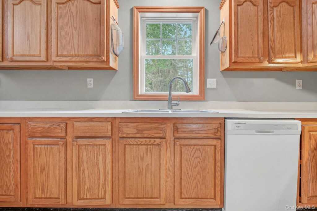 162 Hilltop Drive, Hurley, NY 12443 - Photo 8 of 28