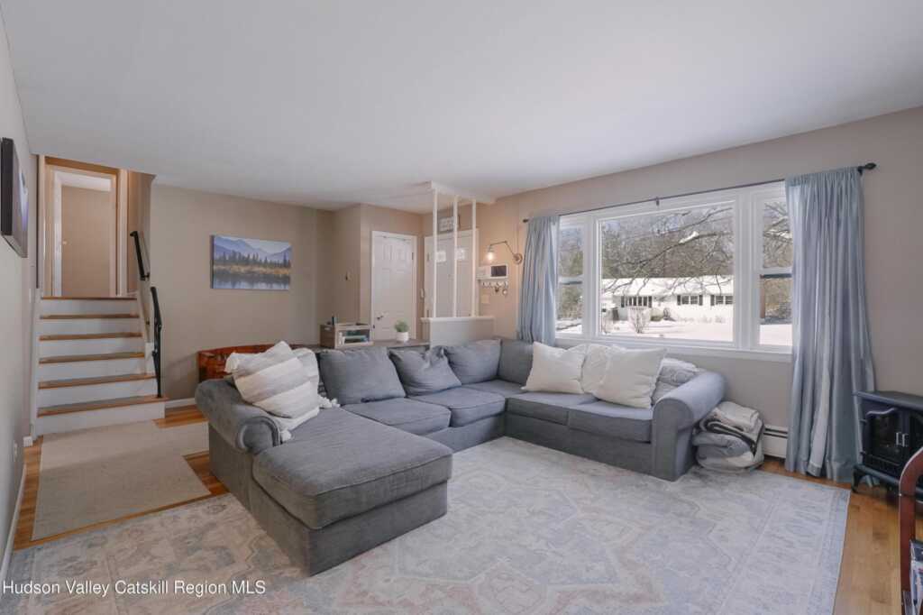 26 Birchwood Drive, Rhinebeck, NY 12572 - Photo 3 of 24