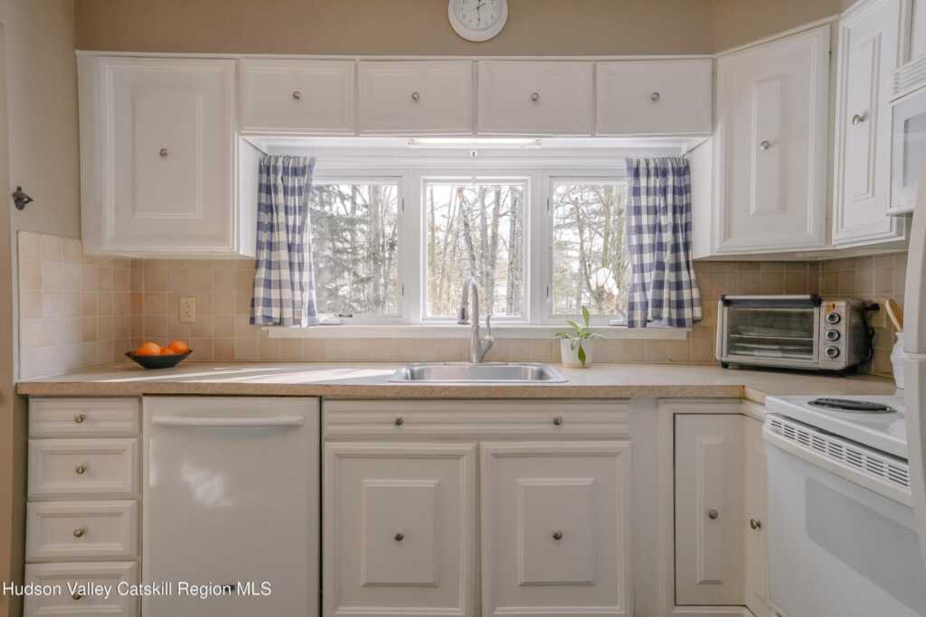 26 Birchwood Drive, Rhinebeck, NY 12572 - Photo 7 of 24