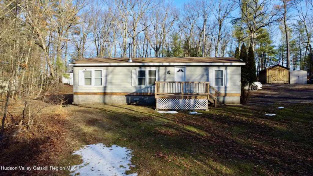 30 Spruce Lane, Saugerties, NY 12477