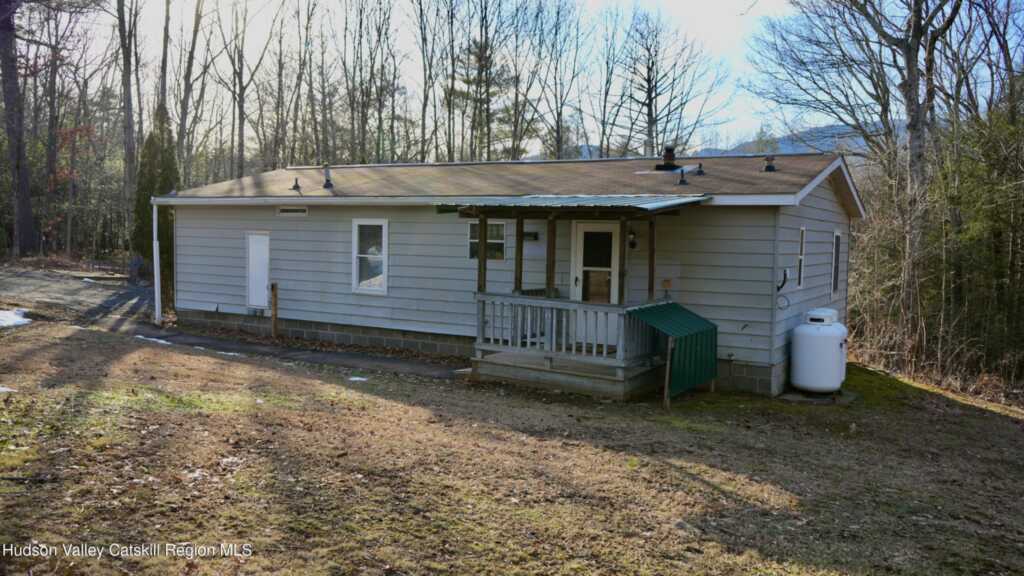 30 Spruce Lane, Saugerties, NY 12477 - Photo 2 of 34