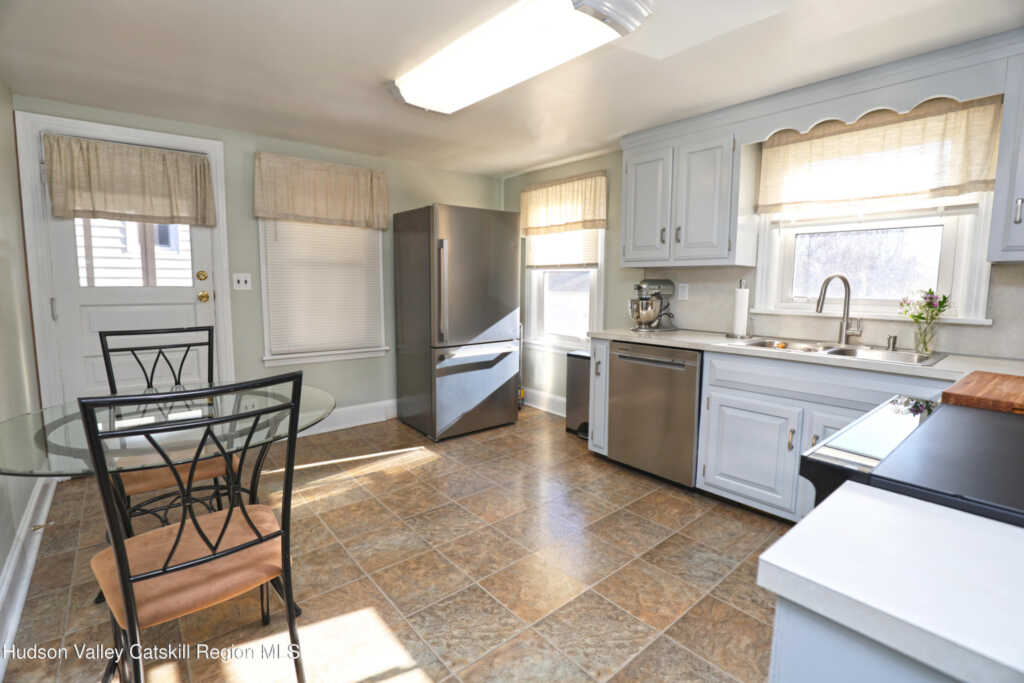 208 Lucas Avenue Avenue, Kingston, NY 12401 - Photo 10 of 24