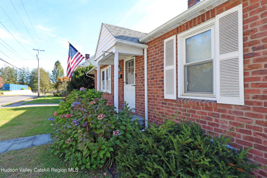 208 Lucas Avenue Avenue, Kingston, NY 12401 - Photo 3 of 24