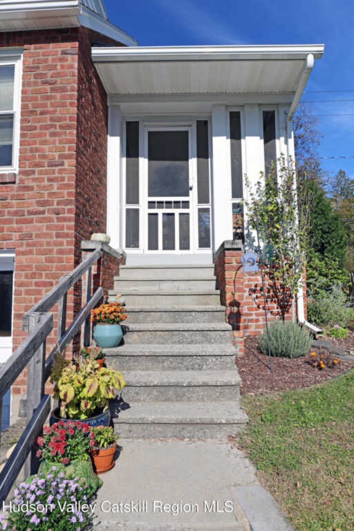 208 Lucas Avenue Avenue, Kingston, NY 12401 - Photo 4 of 24