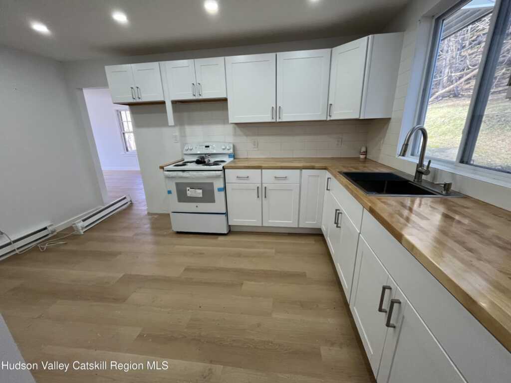 2694 U.S. 9w, Saugerties, NY 12477 - Photo 2 of 15