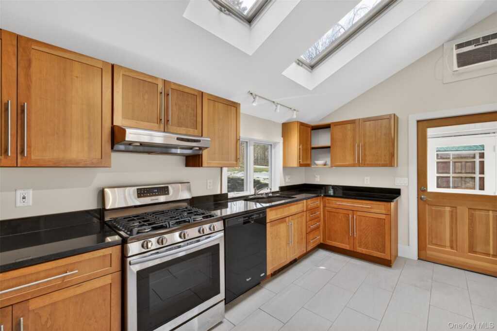 125 Mountain Rest Road, New Paltz, NY 12561 - Photo 11 of 34