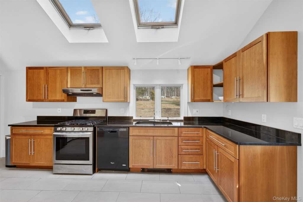 125 Mountain Rest Road, New Paltz, NY 12561 - Photo 8 of 34