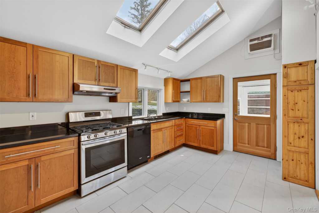 125 Mountain Rest Road, New Paltz, NY 12561 - Photo 9 of 34