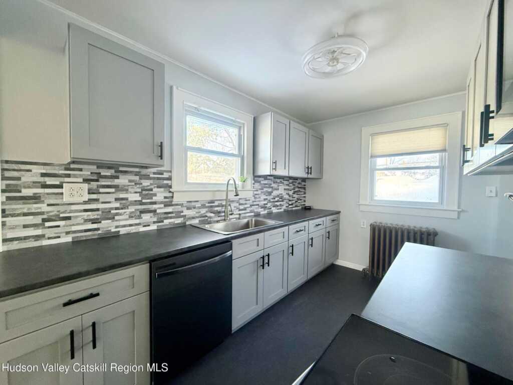 150 Clifton Avenue, Kingston, NY 12401 - Photo 3 of 31