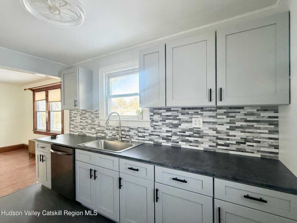 150 Clifton Avenue, Kingston, NY 12401 - Photo 6 of 31