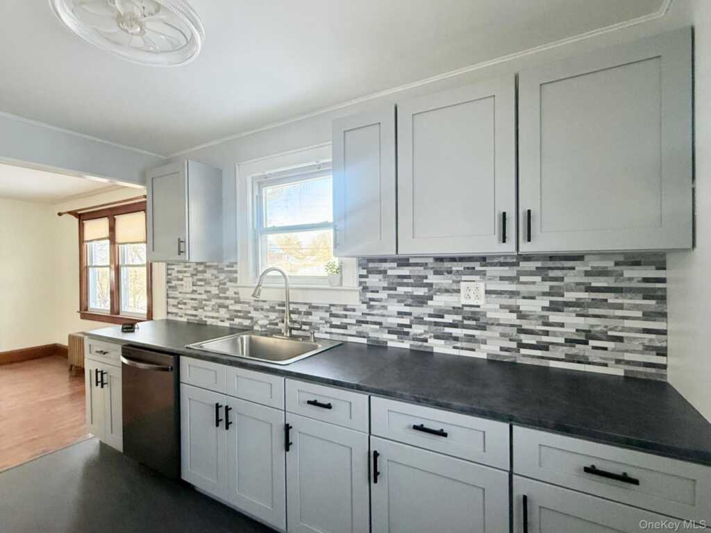 150 Clifton Avenue, Kingston, NY 12401 - Photo 6 of 27