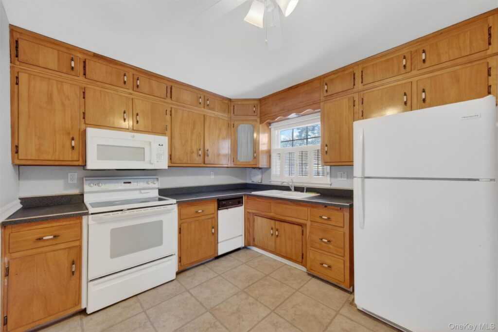 2 Blue Hills Court, Saugerties, NY 12477 - Photo 8 of 25