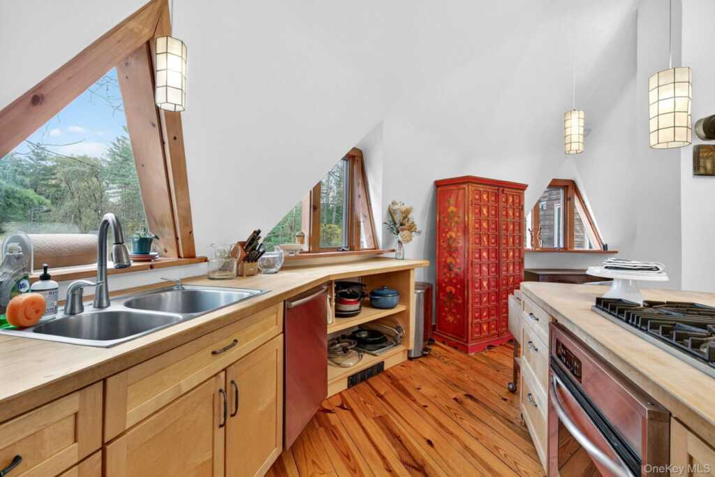 106 Mountain Laurel Lane, Woodstock, NY 12498 - Photo 6 of 28