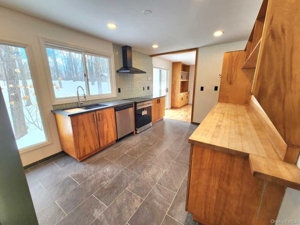 568 River Road, Rhinebeck, NY 12572 - Photo 5 of 26